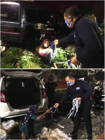 Inisiatif Bacabup H Hendy Siswanto Bagikan Masker bagi Para Pedagang