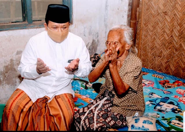 Bacabup Jember H Hendy Siswanto Larut dalam Doa Tulus Si Mbah
