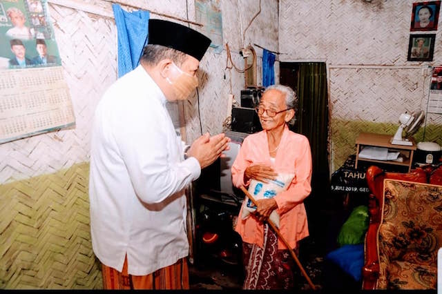 Bacabup Jember H Hendy Siswanto Larut dalam Doa Tulus Si Mbah