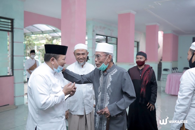 Pembekalan Aswaja dan Penyerahan Mandat Aspirasi Kyai se-Jember kepada Haji Hendy dan Gus Firjaun
