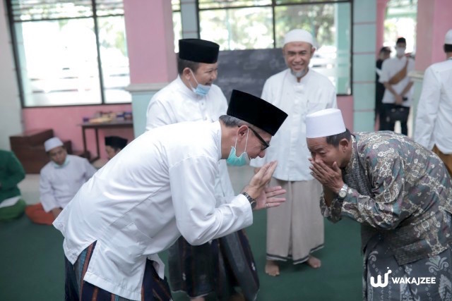 Pembekalan Aswaja dan Penyerahan Mandat Aspirasi Kyai se-Jember kepada Haji Hendy dan Gus Firjaun