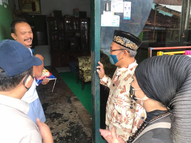 Bupati Jember Terpilih H Hendy Turun ke Warga Beri Bantuan