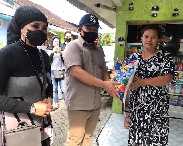 Bupati Jember Terpilih H Hendy Turun ke Warga Beri Bantuan