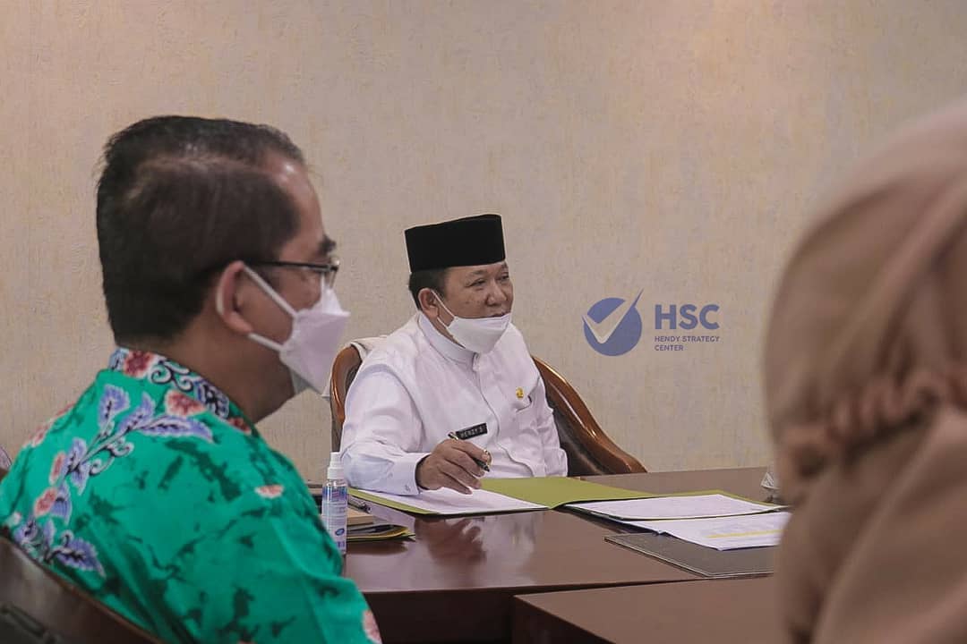 Bersilaturahim, OJK Jember dengan Bupati Hendy Siswanto