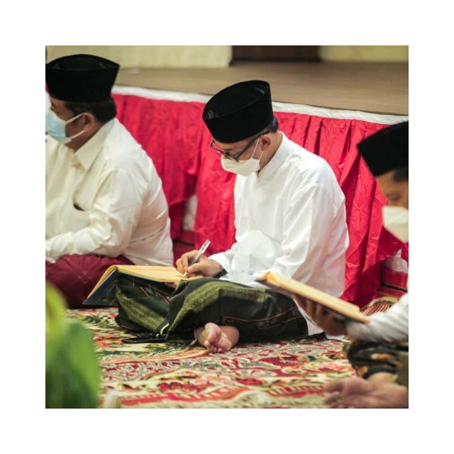 Wabup Jember MB Firjaun Barlaman Hadiri Penutupan Pengajian Kitab Hikam di Pendopo Wahyawibawagraha