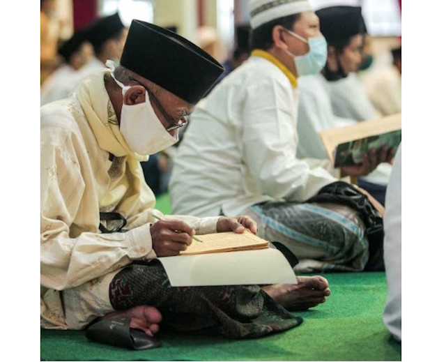 Wabup Jember MB Firjaun Barlaman Hadiri Penutupan Pengajian Kitab Hikam di Pendopo Wahyawibawagraha