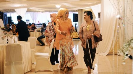 Ketua TP PKK Jember Hj Kasih Fajarini Hadiri Resepsi Pernikahan Putri Kakanwil ATR/BPN Jawa Timur