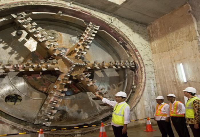 Presiden Jokowi Tinjau Proyek MRT