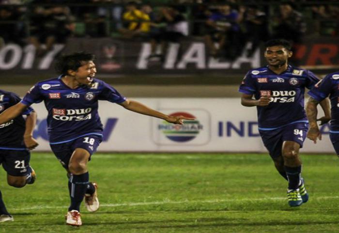 Arema Kalahkan Sriwijaya