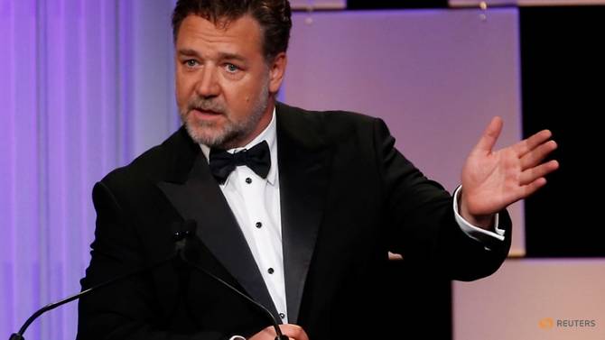 Russel Crowe Lelang Perangkat Film Senilai Miliaran Rupiah