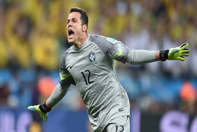 Mantan Penjaga Gawang Brasil Julio Cesar Pensiun