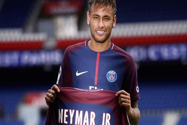 Neymar Kembali ke Paris Jumat Ini