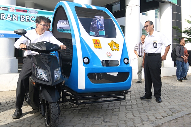Keren! Unsyiah Ciptakan Becak Listrik