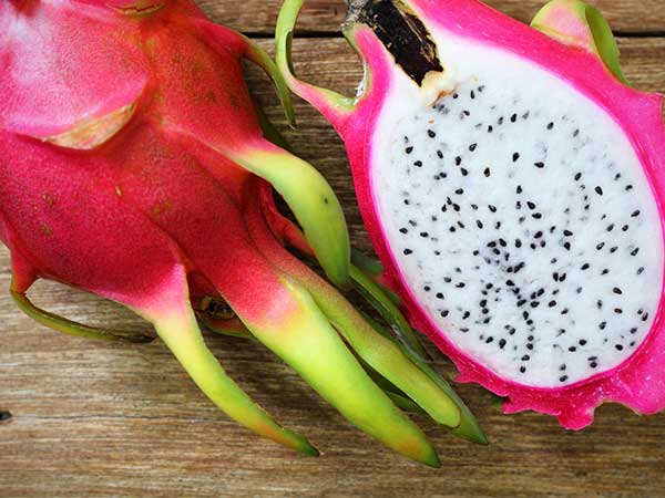 5 Manfaat Luar Biasa Buah Naga Untuk Kulit Wanita