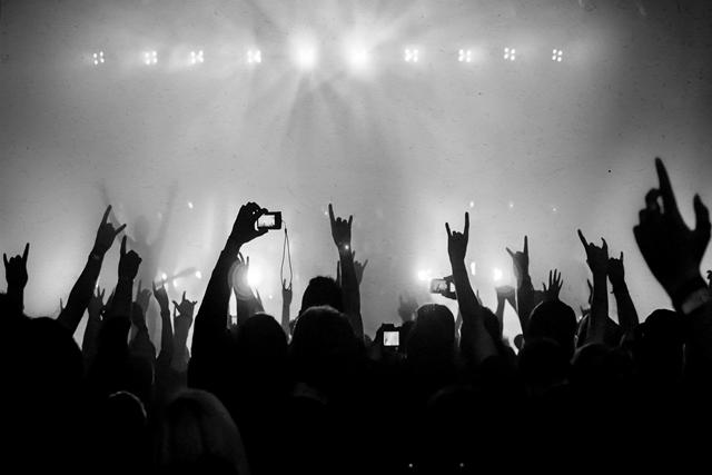 2 Orang Tua Kabur Dari Panti Jompo Demi Nonton Konser Musik Metal