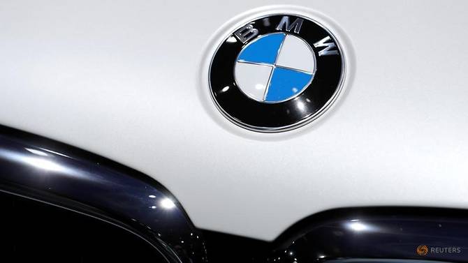 BMW Tarik 323.700 Mobil Diesel Menyusul Kebakaran Mesin