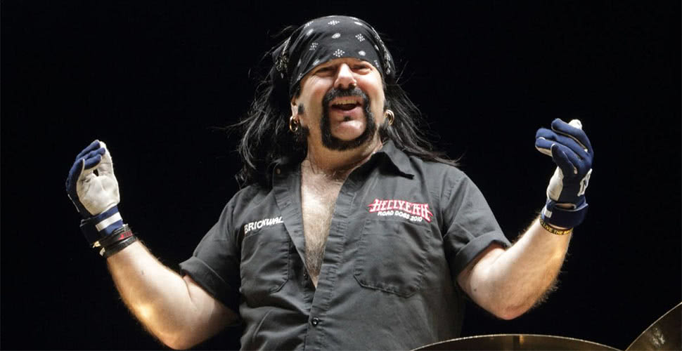 Ini yang Sebabkan Drummer Band Cadas Pantera Meninggal