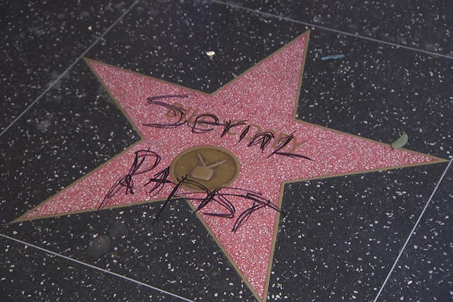 Walk of Fame Bill Cosby Ditulisi Kata Tidak Senonoh
