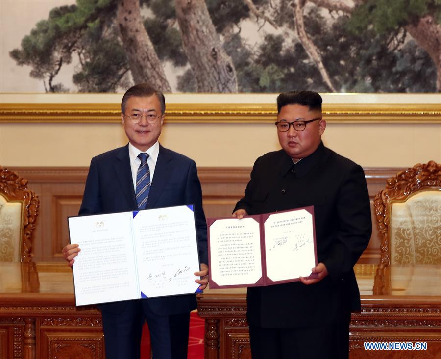 Kim Jong Un dan Presiden Moon Tandatangani Dokumen di Pyongyang