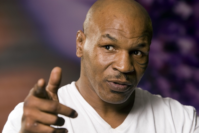 Pergi ke India, Mike Tyson Juluki Dirinya "Slumdog"