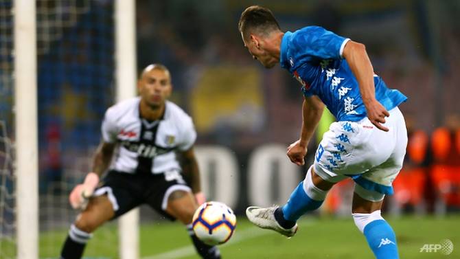 Striker Napoli Milik Dirampok Setelah Kalahkan Liverpool