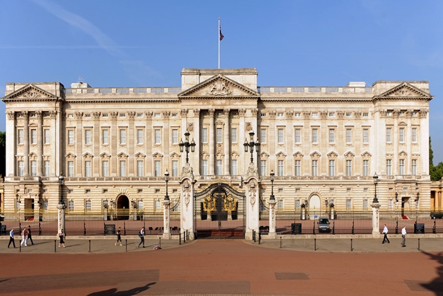 Ratu Elizabeth Kosongkan Kamar-kamar Istana Buckingham, Kenapa?
