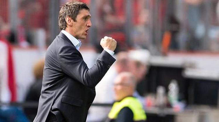 Stuttgart Pecat Pelatih Kepala Korkut
