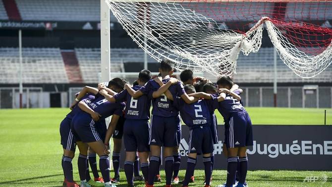 Tim Sepakbola Wild Boars Berlatih Bersama Galaxy dan Ibrahimovic