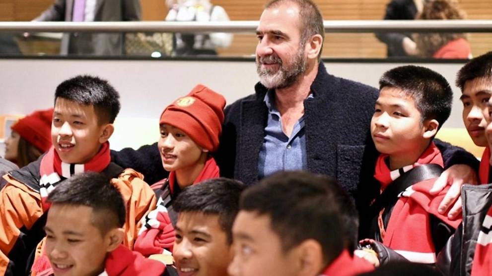 Tim Sepak Bola Thailand yang Terjebak di Gua Berkunjung ke MU