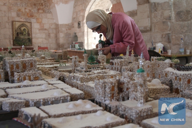 Wanita Palestina Ciptakan Replika Miniatur Kota Romawi Berusia 2.000 tahun