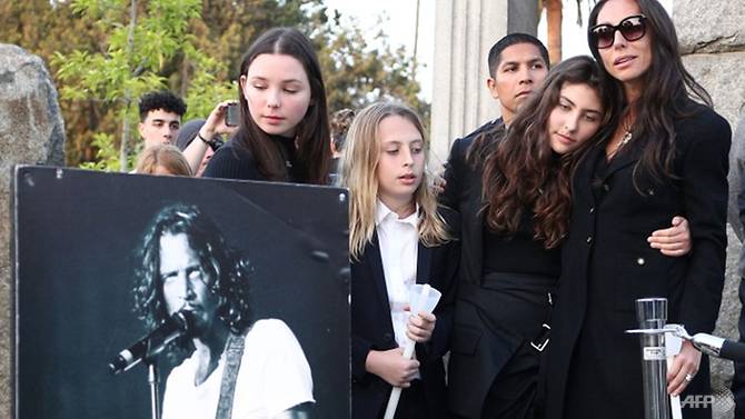 Keluarga Penyanyi Gugat Dokter yang Sebabkan Chris Cornell Bunuh Diri