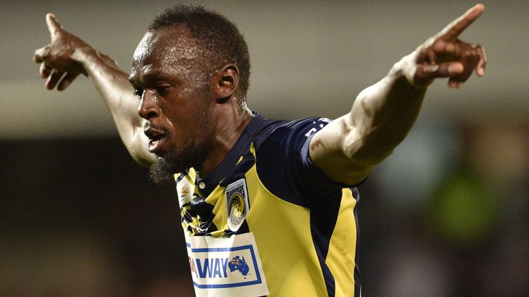 Gagal Kontrak, Bolt Tak Mundur Kejar Karir di Sepakbola