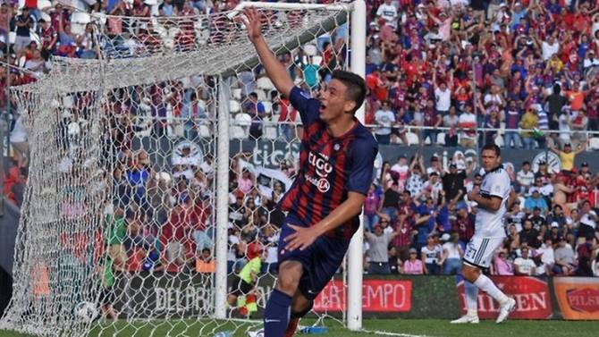 Pemain Sepakbola 14 Yahun ini Buat Sejarah di Derby Paraguay