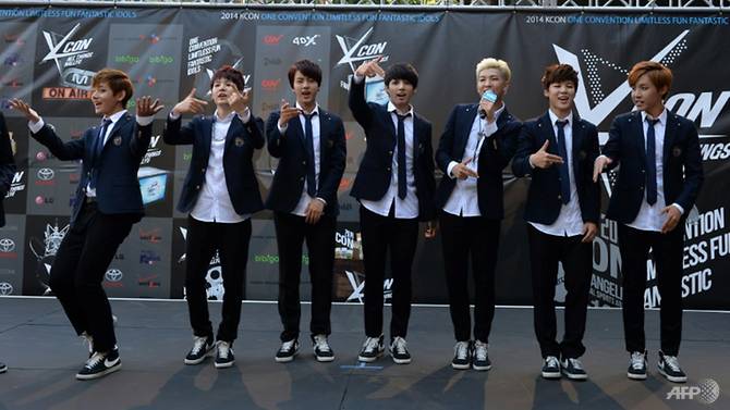 BTS Gagal Tampil di Stasiun TV Jepang Karena Anggotanya Pakai Baju Bom Atom
