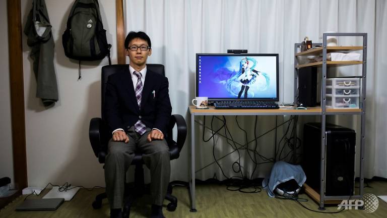 Pria Jepang Ini Tidak Biasa Karena Menikahi Wanita Virtual
