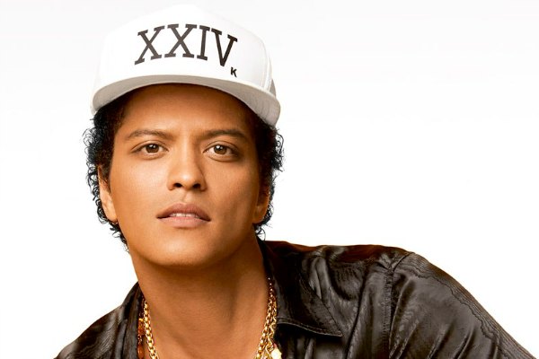 Bruno Mars Bagikan 24 Ribu Makanan Untuk Penduduk di Hawaii