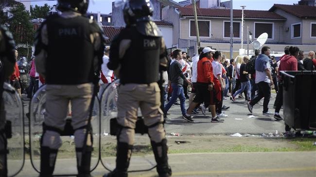 Presiden Argentina Ingin Tindak Tegas Hooligan Karena Kacaukan Final