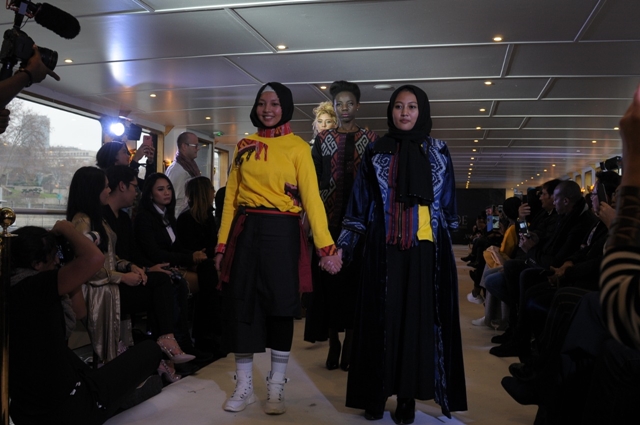 Sinergi Dua SMK dari Kudus Tampil di Fashion Show di Paris