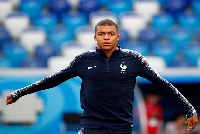 Kylian Mbappe Sabet Trophee Kopa, Pemain Muda Terbaik