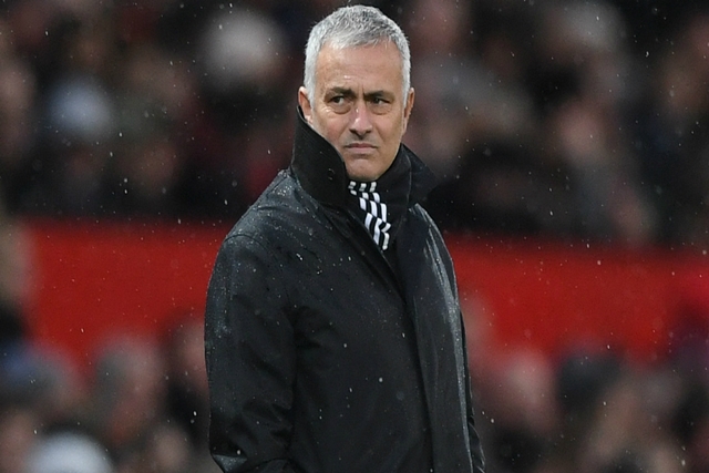 Manchester United Pecat Mourinho