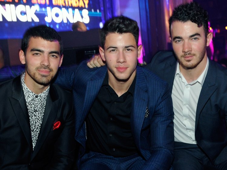 Jonas Brothers Reuni, Rilis Single Anyar
