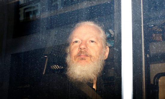 Ekuador Cabut Kewarganegaraan Pendiri Wikileaks, Assange