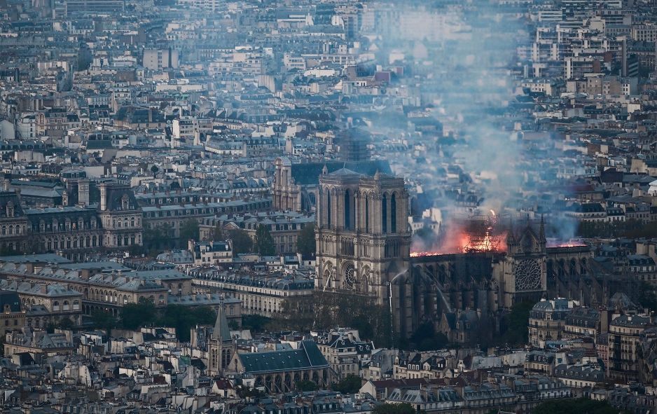 PSG Tawarkan Bantuan Bangun Kembali Katedral Notre Dame