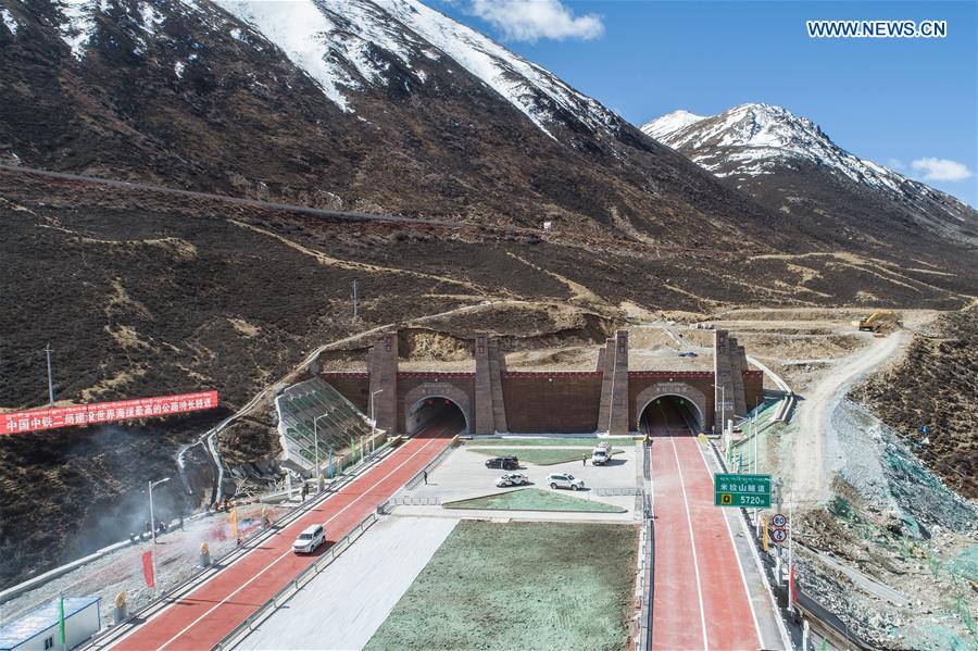 Terowongan Jalan Raya Tertinggi di Dunia Dibuka di Tibet