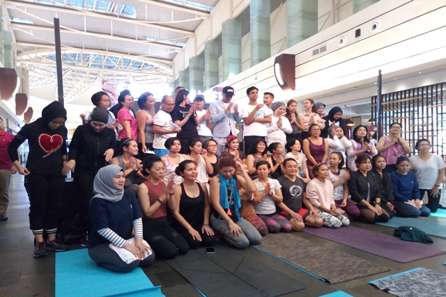 Rayakan Hari Yoga International, Klub Yoga Ini Ajak Masyarakat Ikut Sesi Latihan Gratis
