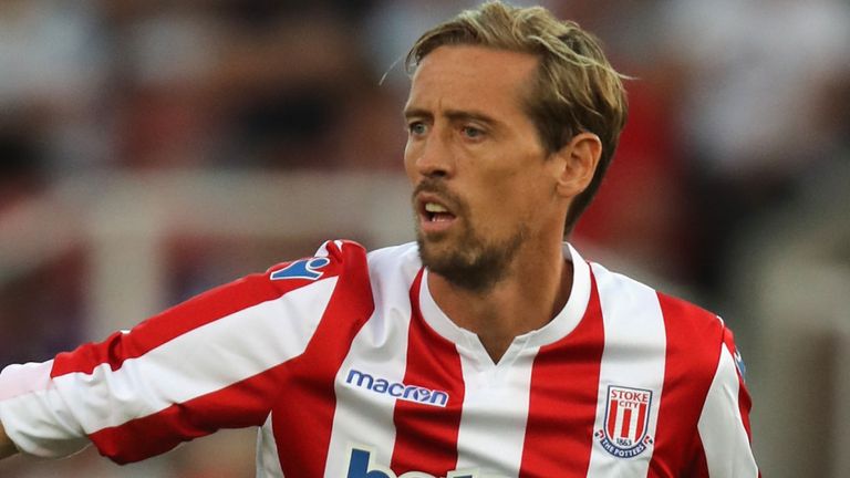 Mantan Striker Inggris Crouch Pensiun