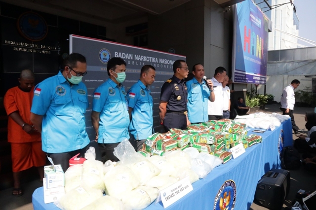 BNN-Polri-Bea Cukai Ungkap Peredaran 38 Kg Sabu Modus Ship to Ship