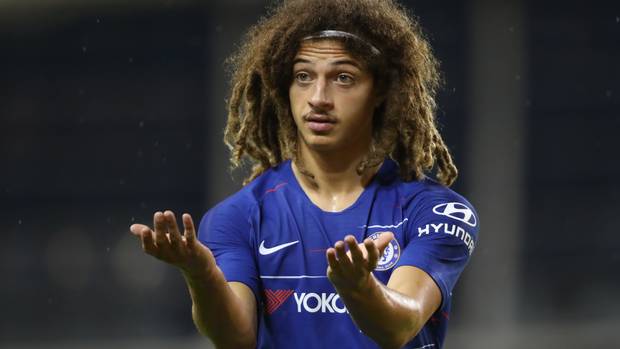 Chelsea Pinjamkan Ethan Ampadu ke RB Leipzig