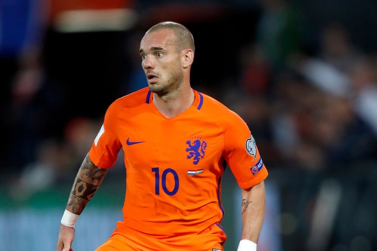 Sneijder Umumkan Pensiun dari Sepak Bola
