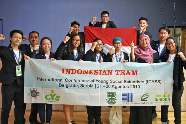 Pelajar Indonesia Raih Emas di Kompetisi Sains Internasional Serbia